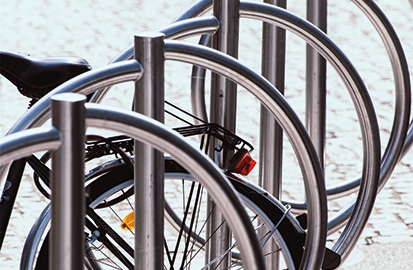 You can leave your bikes in the bike parking areas behind the Museum Square and G Block before enjoying the view at pier and streets.   You can use your skates, skateboards and scooters in the Museum Square only.